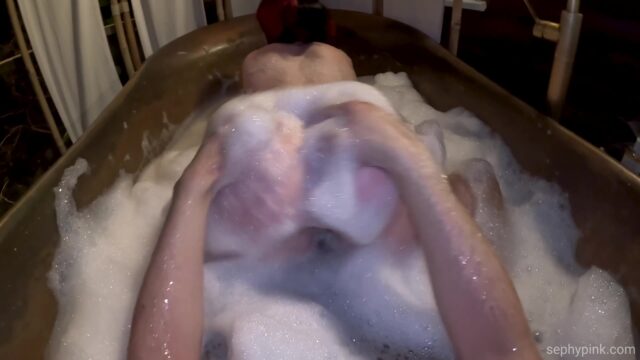 Thick British Goth Persephone Bathtime Blowjob with Cum Swallow
