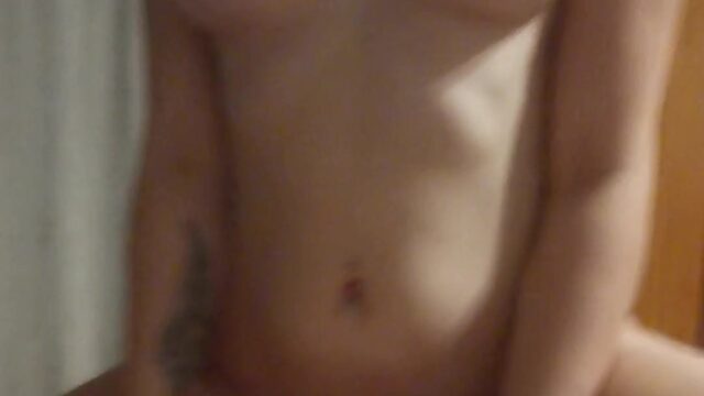 Quick dick riding of amateur couple