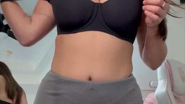 Sophieraiin showing you her sexy body
